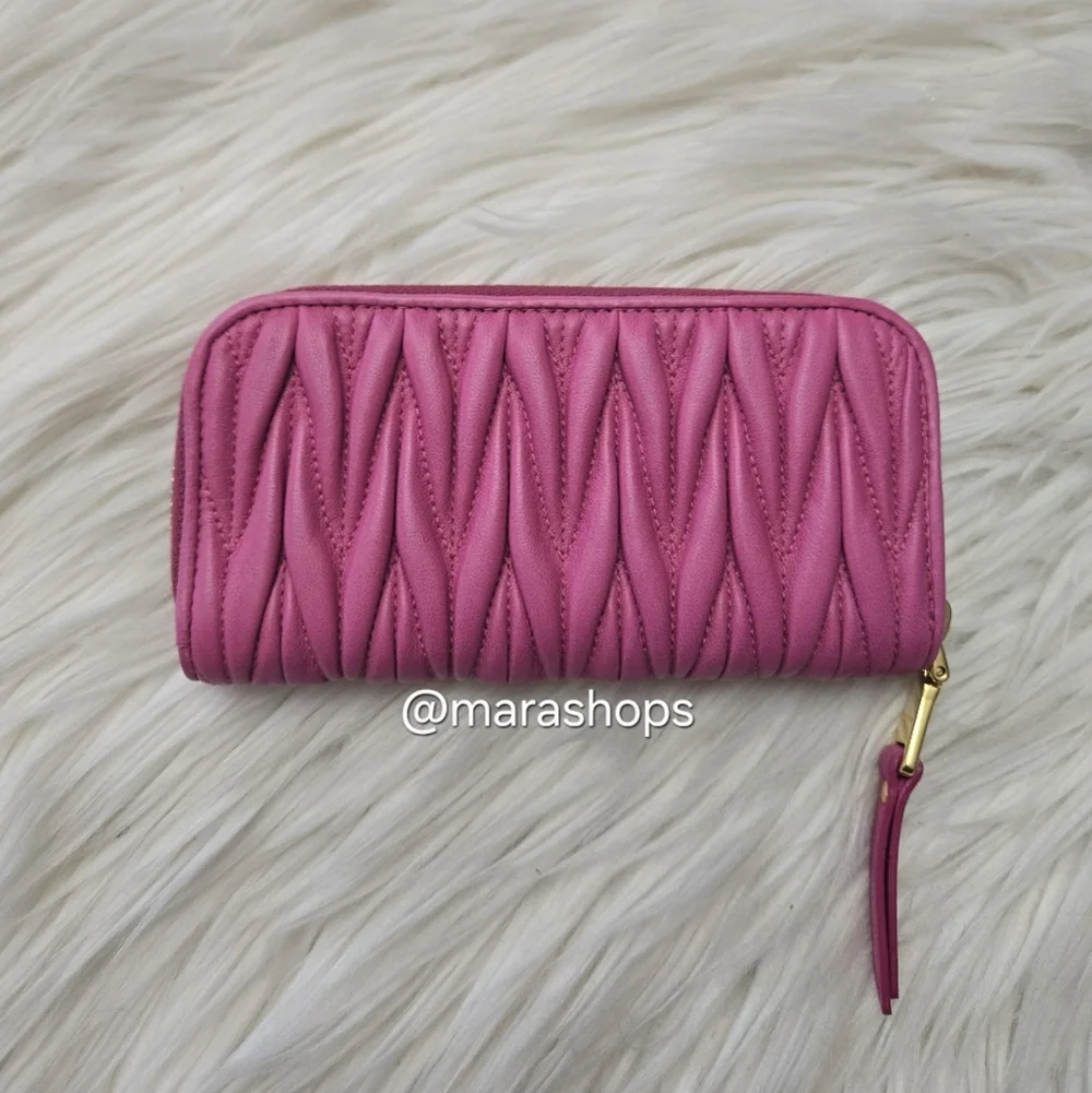 Miu Miu Matelassé Leather Zip Around Key Case Pink
